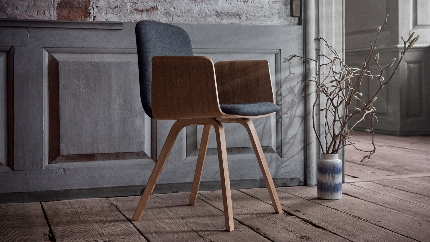 kėdė Palm dining chair with armrest and upholstered seat interjere
